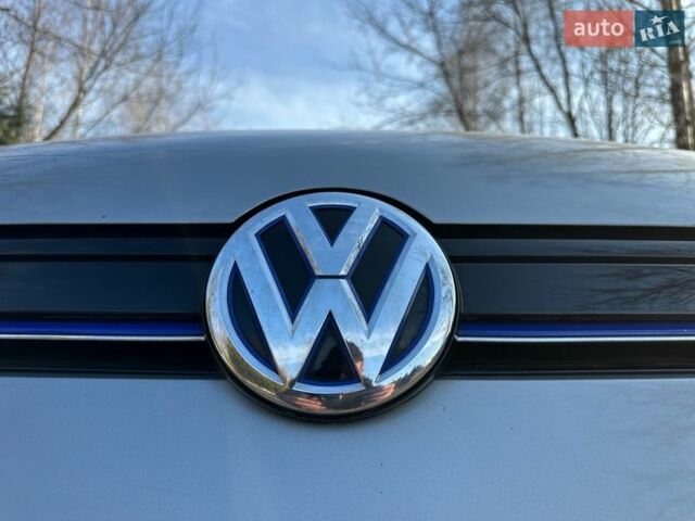 Сірий Фольксваген e-Golf, об'ємом двигуна 0 л та пробігом 60 тис. км за 9700 $, фото 13 на Automoto.ua