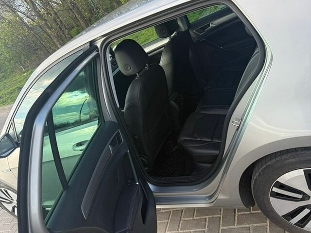 Серый Фольксваген e-Golf, объемом двигателя 0 л и пробегом 132 тыс. км за 9300 $, фото 15 на Automoto.ua