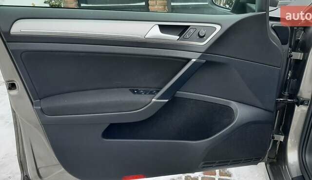 Серый Фольксваген e-Golf, объемом двигателя 0 л и пробегом 152 тыс. км за 8800 $, фото 28 на Automoto.ua