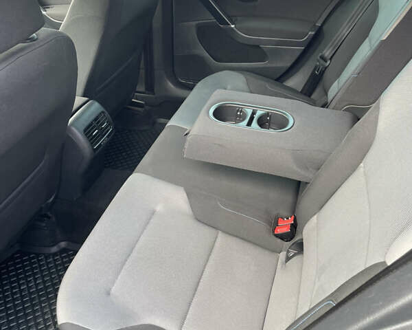 Фольксваген e-Golf 2015 в Кропивницком (Кировограде) на Automoto.ua Серый Фольксваген e-Golf, объемом двигателя 0 л и пробегом 131 тыс. км за 8800 $, фото 18 на Automoto.ua