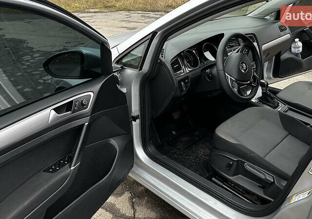 Серый Фольксваген e-Golf, объемом двигателя 0 л и пробегом 67 тыс. км за 11500 $, фото 8 на Automoto.ua