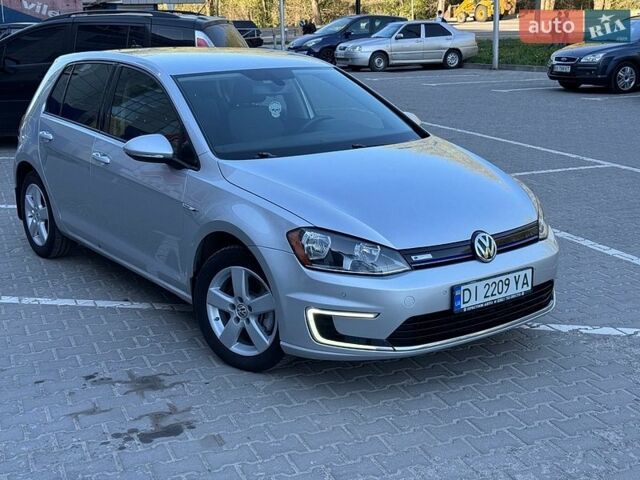 Серый Фольксваген e-Golf, объемом двигателя 0 л и пробегом 116 тыс. км за 7777 $, фото 1 на Automoto.ua