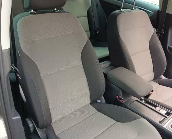 Серый Фольксваген e-Golf, объемом двигателя 0 л и пробегом 130 тыс. км за 9900 $, фото 1 на Automoto.ua