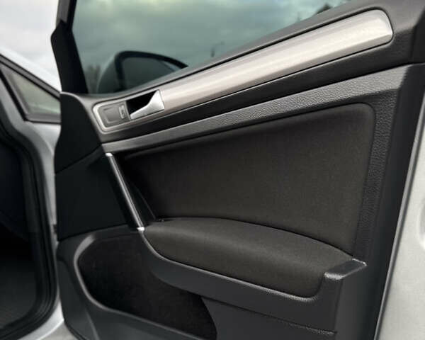 Сірий Фольксваген e-Golf, об'ємом двигуна 0 л та пробігом 111 тис. км за 8500 $, фото 38 на Automoto.ua