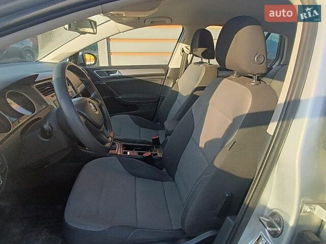 Серый Фольксваген e-Golf, объемом двигателя 0 л и пробегом 111 тыс. км за 9300 $, фото 6 на Automoto.ua