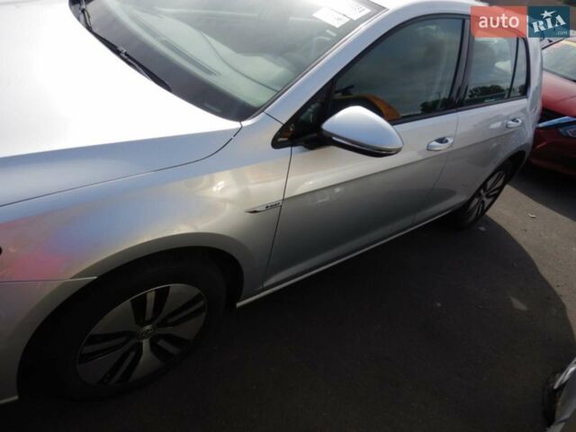Серый Фольксваген e-Golf, объемом двигателя 0 л и пробегом 98 тыс. км за 11999 $, фото 5 на Automoto.ua