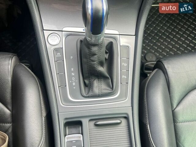 Серый Фольксваген e-Golf, объемом двигателя 0 л и пробегом 106 тыс. км за 11500 $, фото 17 на Automoto.ua