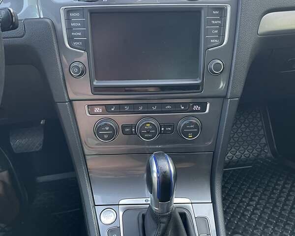 Сірий Фольксваген e-Golf, об'ємом двигуна 0 л та пробігом 118 тис. км за 9700 $, фото 10 на Automoto.ua