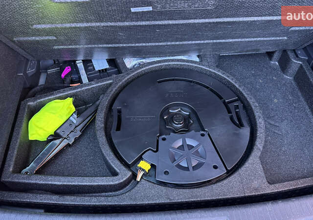 Серый Фольксваген e-Golf, объемом двигателя 0 л и пробегом 133 тыс. км за 8400 $, фото 10 на Automoto.ua