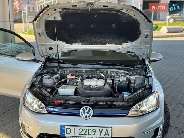 Серый Фольксваген e-Golf, объемом двигателя 0 л и пробегом 116 тыс. км за 7777 $, фото 44 на Automoto.ua