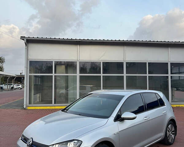 Серый Фольксваген e-Golf, объемом двигателя 0 л и пробегом 130 тыс. км за 8999 $, фото 2 на Automoto.ua