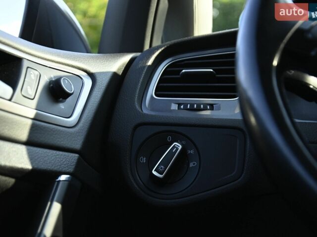 Серый Фольксваген e-Golf, объемом двигателя 0 л и пробегом 122 тыс. км за 8300 $, фото 16 на Automoto.ua