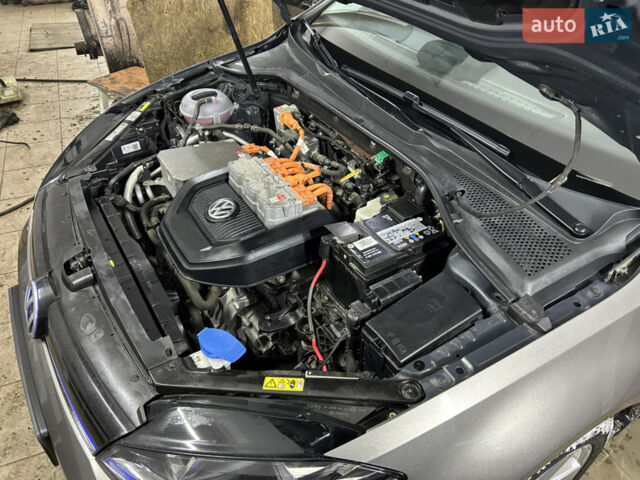 Серый Фольксваген e-Golf, объемом двигателя 0 л и пробегом 114 тыс. км за 8999 $, фото 18 на Automoto.ua