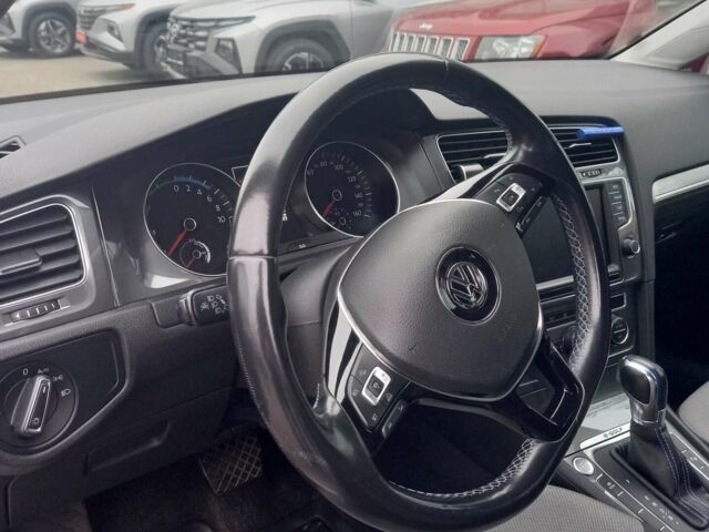 Серый Фольксваген e-Golf, объемом двигателя 0 л и пробегом 97 тыс. км за 8800 $, фото 13 на Automoto.ua