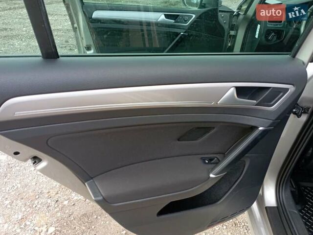 Серый Фольксваген e-Golf, объемом двигателя 0 л и пробегом 162 тыс. км за 8499 $, фото 35 на Automoto.ua