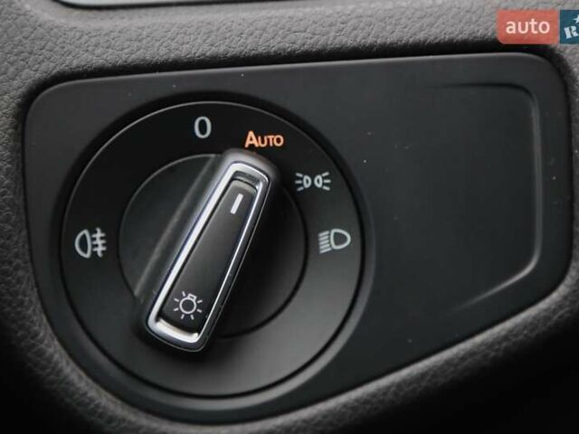 Серый Фольксваген e-Golf, объемом двигателя 0 л и пробегом 134 тыс. км за 10500 $, фото 26 на Automoto.ua