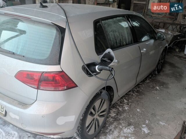 Серый Фольксваген e-Golf, объемом двигателя 0 л и пробегом 130 тыс. км за 9700 $, фото 4 на Automoto.ua