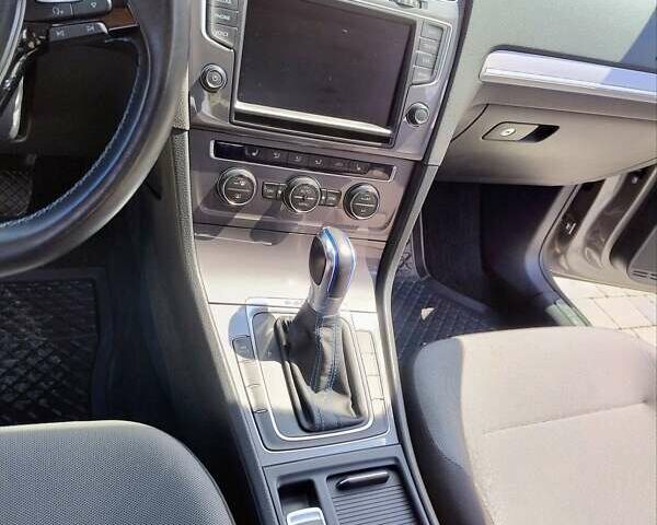 Серый Фольксваген e-Golf, объемом двигателя 0 л и пробегом 135 тыс. км за 8999 $, фото 31 на Automoto.ua