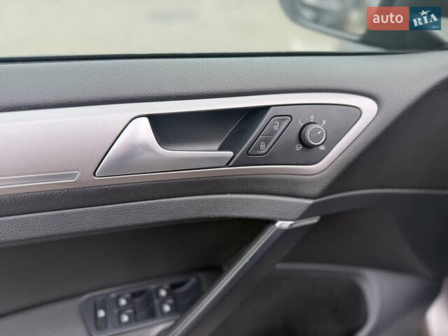 Серый Фольксваген e-Golf, объемом двигателя 0 л и пробегом 99 тыс. км за 9490 $, фото 55 на Automoto.ua