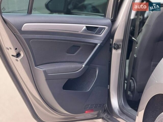 Серый Фольксваген e-Golf, объемом двигателя 0 л и пробегом 136 тыс. км за 8450 $, фото 15 на Automoto.ua