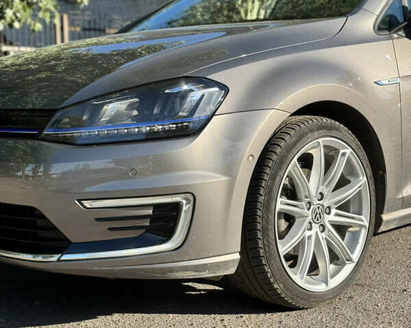 Серый Фольксваген e-Golf, объемом двигателя 0 л и пробегом 114 тыс. км за 10500 $, фото 12 на Automoto.ua