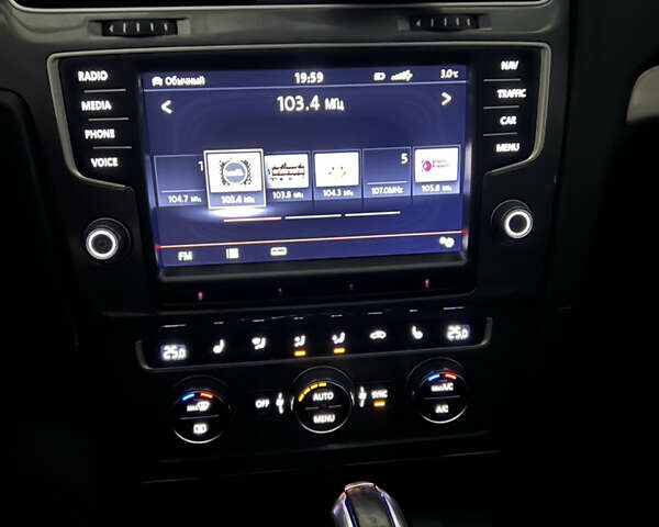 Серый Фольксваген e-Golf, объемом двигателя 0 л и пробегом 118 тыс. км за 8150 $, фото 6 на Automoto.ua