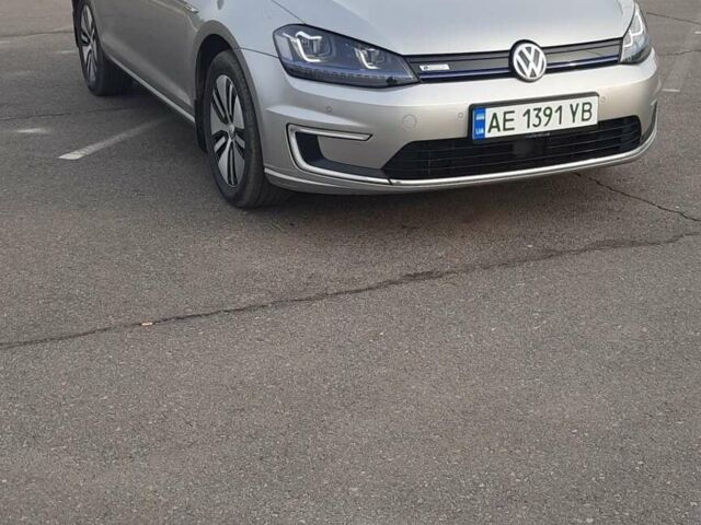Серый Фольксваген e-Golf, объемом двигателя 0 л и пробегом 122 тыс. км за 9900 $, фото 25 на Automoto.ua