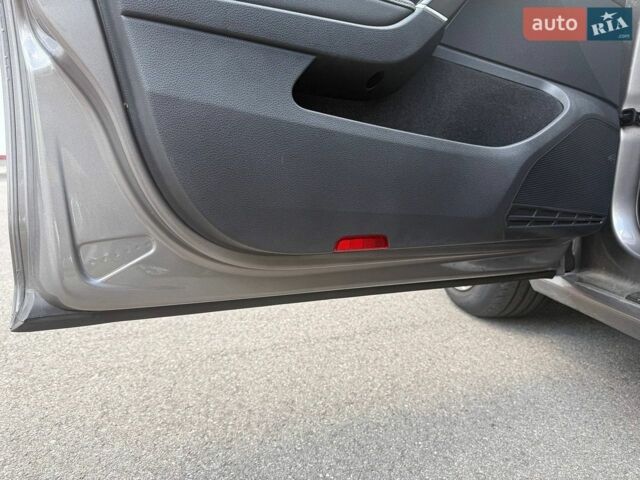 Сірий Фольксваген e-Golf, об'ємом двигуна 0 л та пробігом 127 тис. км за 10999 $, фото 24 на Automoto.ua