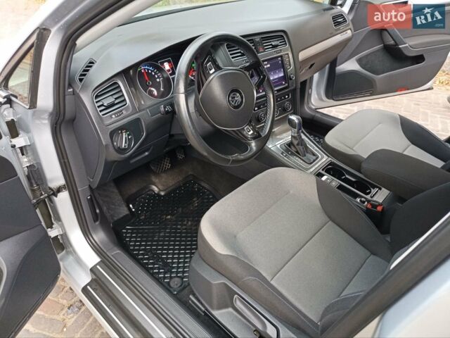 Серый Фольксваген e-Golf, объемом двигателя 0 л и пробегом 140 тыс. км за 10200 $, фото 12 на Automoto.ua