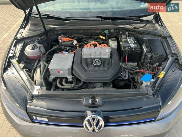 Серый Фольксваген e-Golf, объемом двигателя 0 л и пробегом 106 тыс. км за 11500 $, фото 14 на Automoto.ua