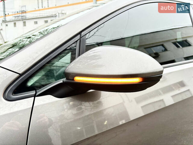 Сірий Фольксваген e-Golf, об'ємом двигуна 0 л та пробігом 190 тис. км за 10400 $, фото 4 на Automoto.ua