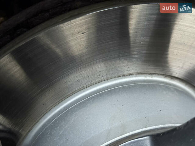 Серый Фольксваген e-Golf, объемом двигателя 0 л и пробегом 125 тыс. км за 9300 $, фото 24 на Automoto.ua