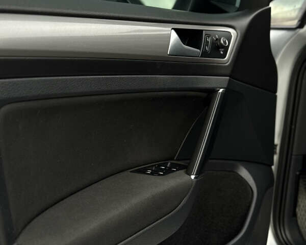 Сірий Фольксваген e-Golf, об'ємом двигуна 0 л та пробігом 111 тис. км за 8500 $, фото 34 на Automoto.ua