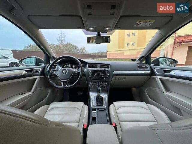 Серый Фольксваген e-Golf, объемом двигателя 0 л и пробегом 95 тыс. км за 11300 $, фото 10 на Automoto.ua