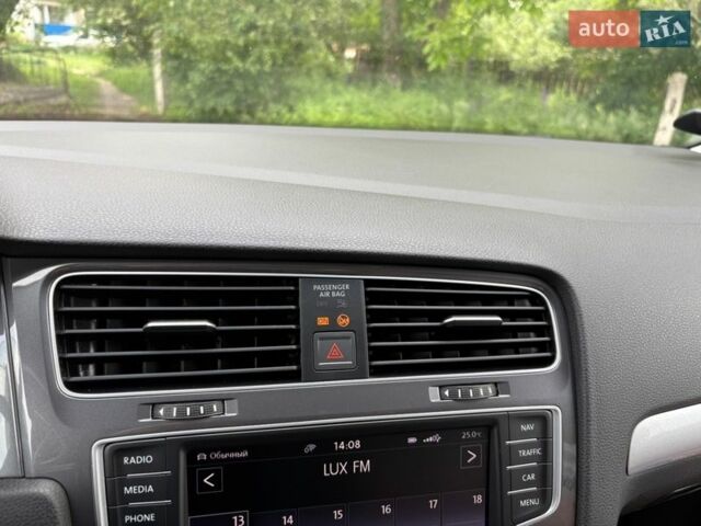 Серый Фольксваген e-Golf, объемом двигателя 0 л и пробегом 138 тыс. км за 8600 $, фото 5 на Automoto.ua