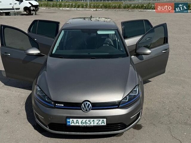 Серый Фольксваген e-Golf, объемом двигателя 0 л и пробегом 134 тыс. км за 9900 $, фото 7 на Automoto.ua