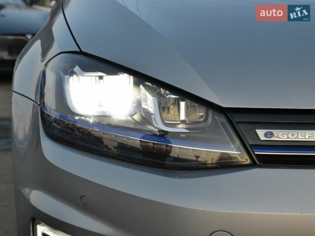 Серый Фольксваген e-Golf, объемом двигателя 0 л и пробегом 87 тыс. км за 9000 $, фото 38 на Automoto.ua