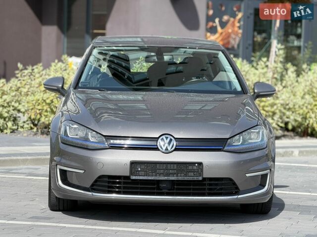 Серый Фольксваген e-Golf, объемом двигателя 0 л и пробегом 131 тыс. км за 8900 $, фото 1 на Automoto.ua