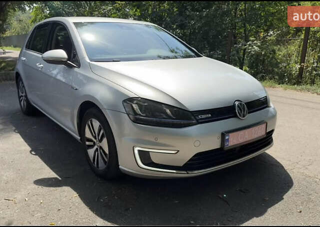 Серый Фольксваген e-Golf, объемом двигателя 0 л и пробегом 144 тыс. км за 8800 $, фото 2 на Automoto.ua