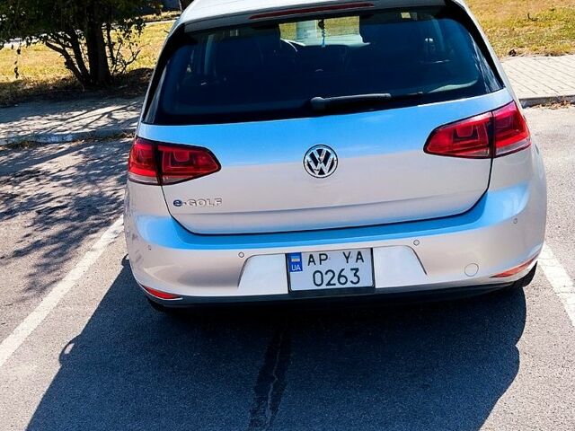 Серый Фольксваген e-Golf, объемом двигателя 0 л и пробегом 88 тыс. км за 12700 $, фото 8 на Automoto.ua