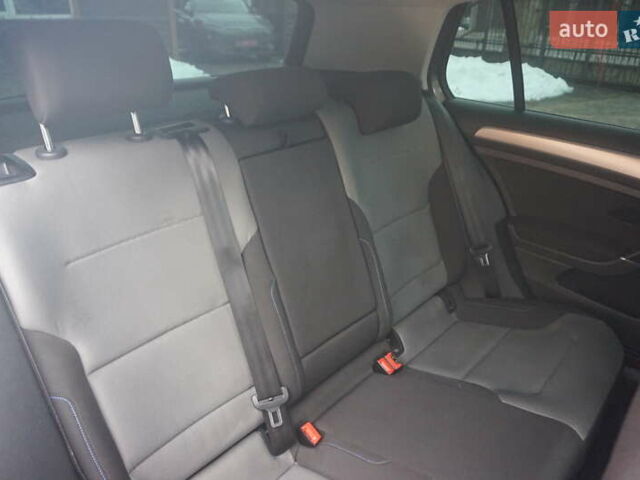 Серый Фольксваген e-Golf, объемом двигателя 0 л и пробегом 96 тыс. км за 8500 $, фото 42 на Automoto.ua