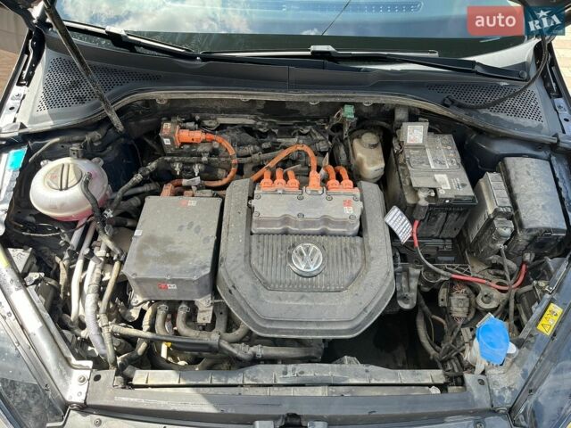 Серый Фольксваген e-Golf, объемом двигателя 0 л и пробегом 145 тыс. км за 8900 $, фото 25 на Automoto.ua