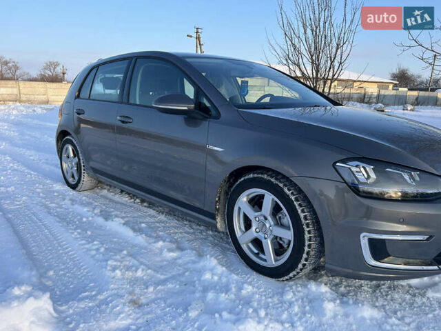 Серый Фольксваген e-Golf, объемом двигателя 0 л и пробегом 114 тыс. км за 8999 $, фото 2 на Automoto.ua