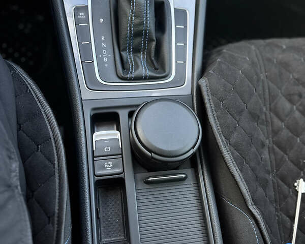 Серый Фольксваген e-Golf, объемом двигателя 0 л и пробегом 128 тыс. км за 8500 $, фото 17 на Automoto.ua