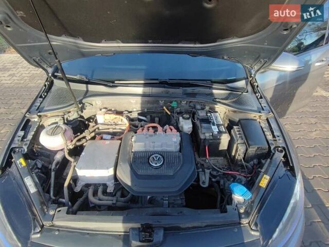 Серый Фольксваген e-Golf, объемом двигателя 0 л и пробегом 134 тыс. км за 9400 $, фото 5 на Automoto.ua
