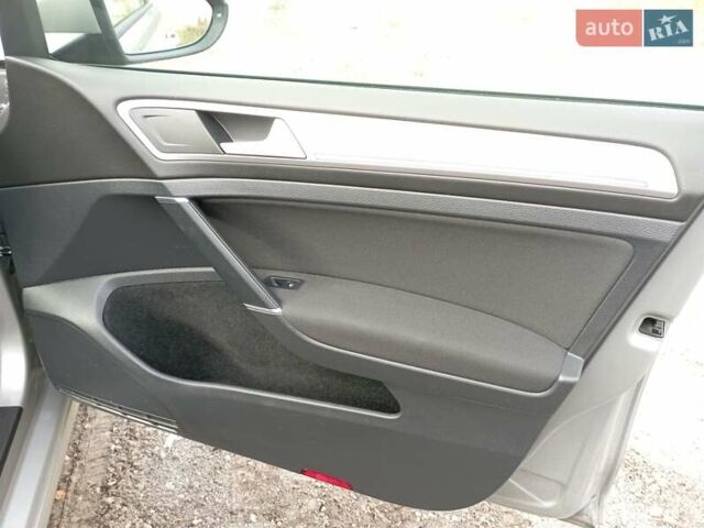 Серый Фольксваген e-Golf, объемом двигателя 0 л и пробегом 162 тыс. км за 8499 $, фото 33 на Automoto.ua