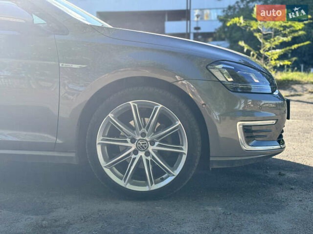 Серый Фольксваген e-Golf, объемом двигателя 0 л и пробегом 114 тыс. км за 10500 $, фото 1 на Automoto.ua