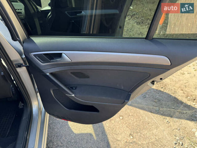 Серый Фольксваген e-Golf, объемом двигателя 0 л и пробегом 76 тыс. км за 9500 $, фото 24 на Automoto.ua