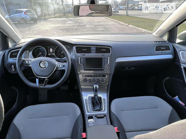 Серый Фольксваген e-Golf, объемом двигателя 0 л и пробегом 83 тыс. км за 15900 $, фото 16 на Automoto.ua