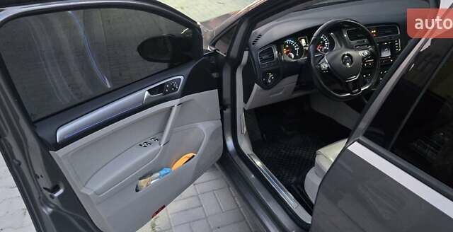 Сірий Фольксваген e-Golf, об'ємом двигуна 0 л та пробігом 226 тис. км за 7000 $, фото 10 на Automoto.ua